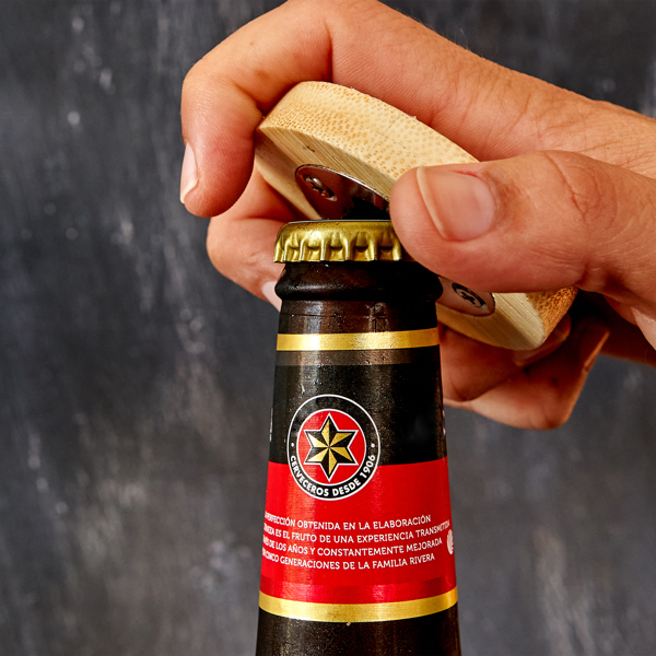 Apribottiglie magnetico in bambù SHERRY